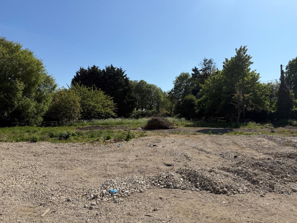 Lot: 48 - LAND WITH PLANNING FOR TWO DETACHED DWELLINGS - Land